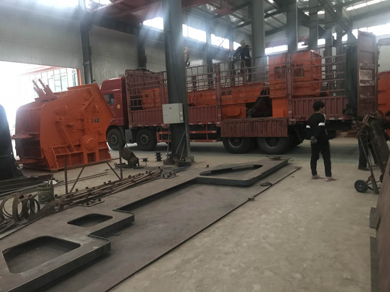湖南客戶移動破碎站設(shè)備已發(fā)貨