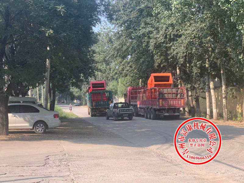 移動(dòng)破碎站廠家發(fā)貨現(xiàn)場