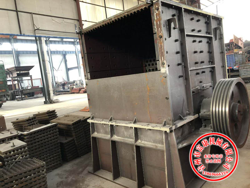 履帶式錘破移動(dòng)破碎站 履帶式錘破移動(dòng)破碎站